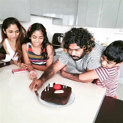 Lasith Malinga (Sri Lankan Cricketer) - Age, Height, Wife Name, Stats ...