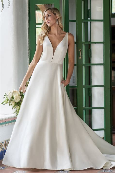 Straight Line Wedding Dresses