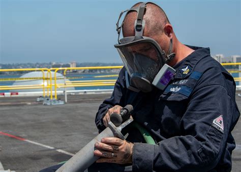 Dvids Images Uss Carl Vinson Cvn Sailor Performs Maintenance