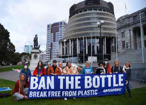 One Hundred Thousand People Call For A Ban On Single Use Plastic