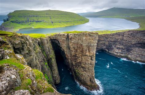 Sørvágsvatn or Leitisvatn infinity lake Faroe Islands Find Away