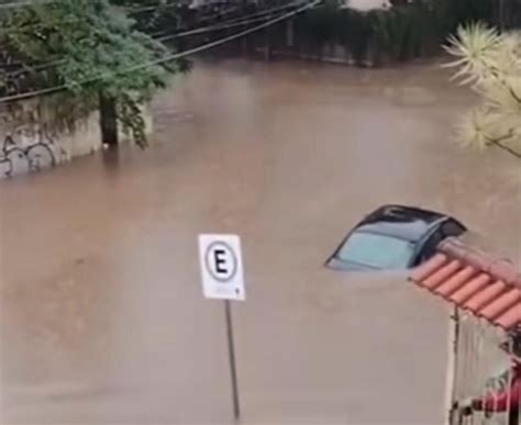 VÍDEOS Chuva inunda novos bairros e deixa cenário caótico em Porto Alegre