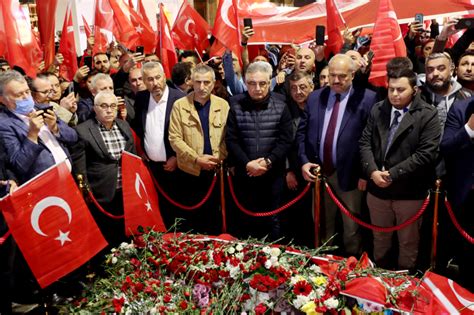 Taksiciler İstiklal de terörü protesto etti Son Dakika Haberleri