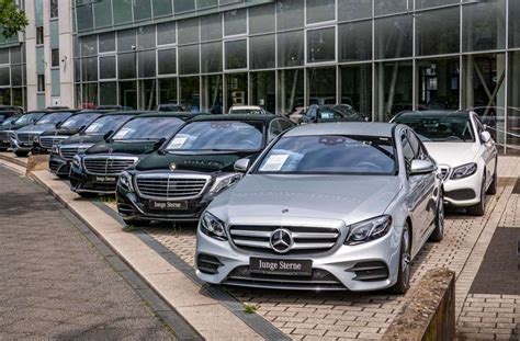 Stuttgarter Autobauer Mercedes Benz Ruft Mehr Als 100 000 Fahrzeuge