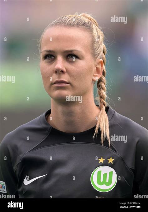 WOLFSBURG VFL Wolfsburg Frauen Torhüterin Merle Frohms während des