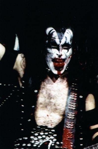 Kiss Band Live At Nassau Veterans Memorial Coliseum 1975