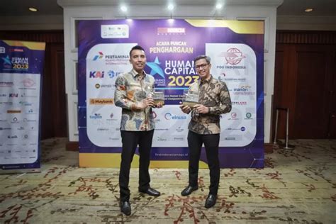 Dirut Bank Bjb Syariah Diganjar Penghargaanthe Best Ceo Focus On Hc