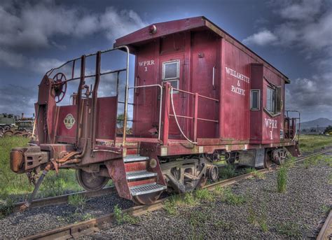 Old Locomotives and Cabooses On Their Last Rail | Eisenbahn