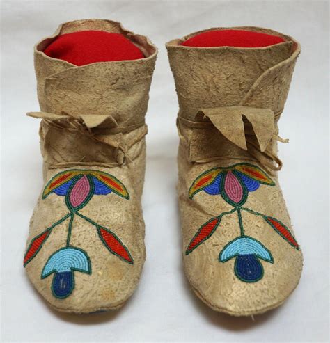 Antique Crow Plains Native American Indian Beaded Woman Moccasins Parfleche Ebay Beaded