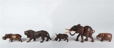 Esculturas De Madeira Animais - Cinco pequenas esculturas de animais de madeira... - Galeria Alphaville
