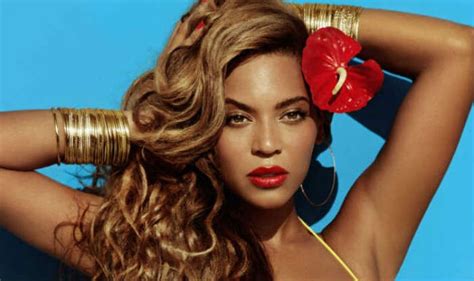 Beyonce Knowles transforms into Christmas tree for party - India.com