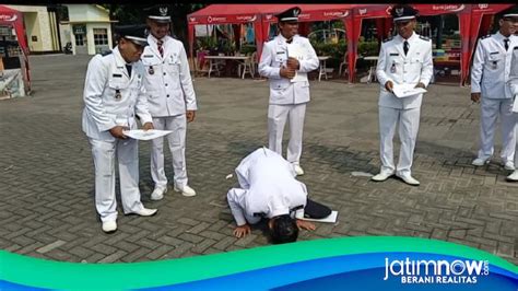 Kades Di Lamongan Sujud Syukur Jabatan Resmi Diperpanjang Jadi 8 Tahun