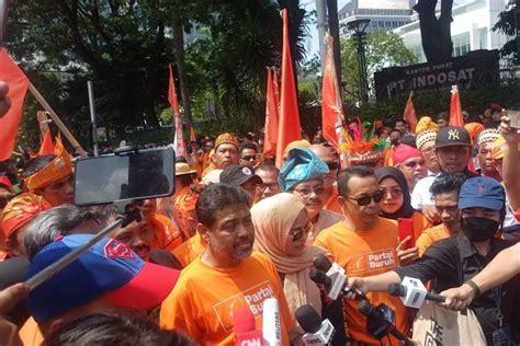 Demo Buruh Tolak Perpu Cipta Kerja Di Patung Kuda Kondusif