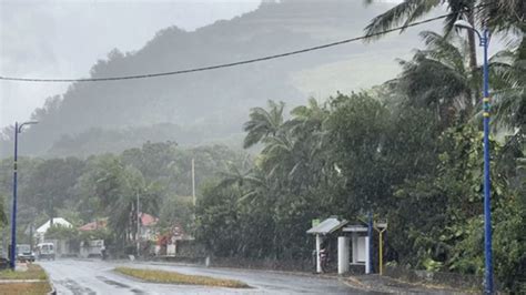 Météo La Réunion placée en vigilance jaune fortes pluies orages