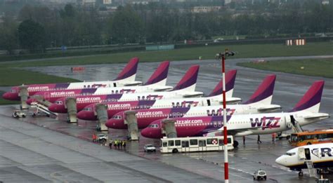 Economica net Wizz Air suspendă zborurile spre Israel şi extinde