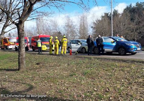 Montceau Une voiture en percute une autre deux blessés légers L