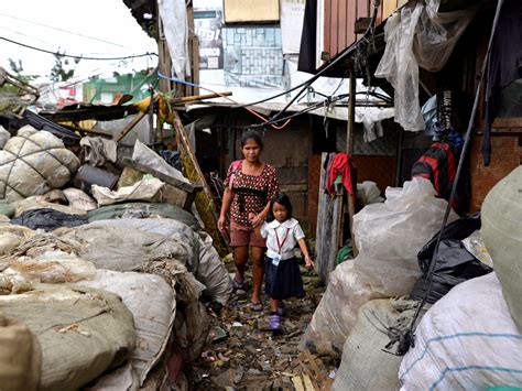 Aerial photos of slums of Manila, Philippines by Bernhard Lang ...