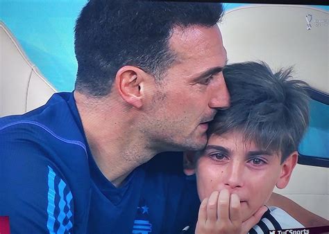 La emoción del hijo de Lionel Scaloni