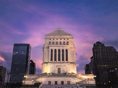 Tourists visit calabasas estados unidos to see the luxury lifestyle 23