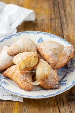 Sfogliatelle Ricce Napoletane La Ricetta Originale Tavolartegusto