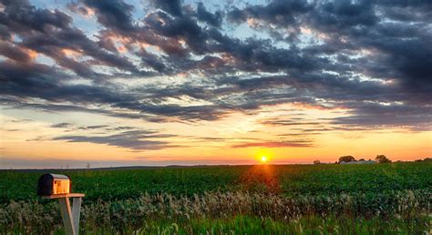 Iowa Sunset Rural Iowa Has Some Of The Best Sunsets Amid T Flickr