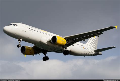 EC HHA Vueling Airbus A320 214 Photo By Alberto Maroto ID 629855