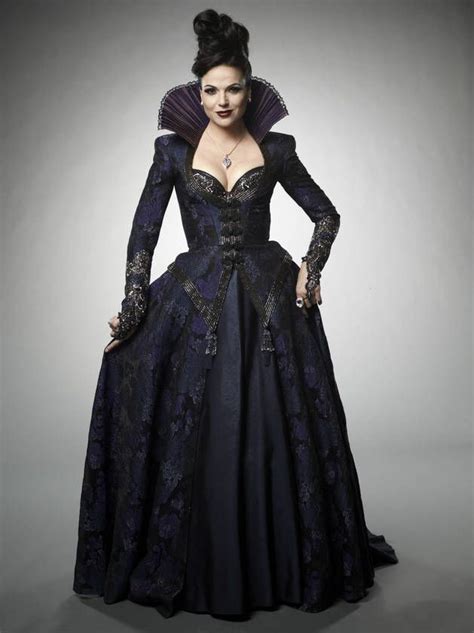 Evil Queen Regina | Evil queen costume, Queen dress, Queen outfits