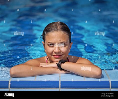 Dres Schwimmen Fotos Und Bildmaterial In Hoher Auflösung Alamy