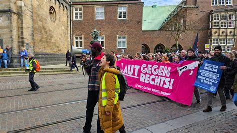 Tausende Menschen Demonstrieren In Bremen Gegen Rechtsextremismus