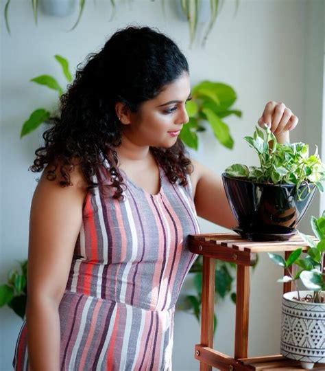 6 Hot Sexy Aswathy Sreekanth Bikini Pics