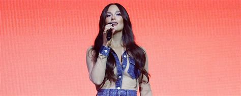 Kacey Musgraves Pauses Fort Lauderdale Show To Point Out Her “first Love” Sitting In The Crowd