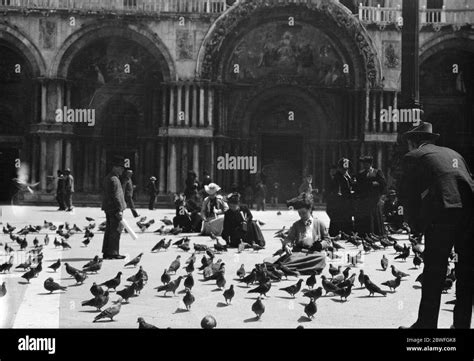 Venice Italy St Marks Feeding pigeons Stock Photo - Alamy