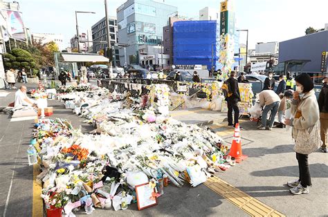 월요일 시민들 이태원 참사 추모공간 찾아 추모 민중의소리