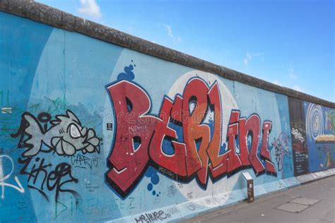 Berlin Wall / East Side Gallery Graffiti Editorial Photo - Image of ...