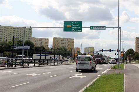 Potr Cenie Na Kujawskiej Rowerzysta Trafi Do Szpitala