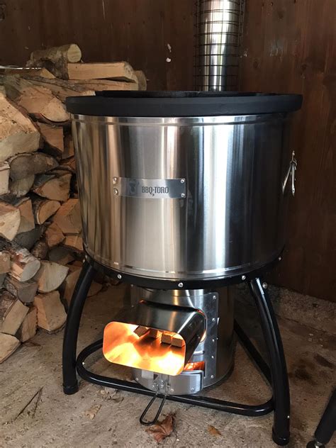 Raketenofen Draußen kochen grillen und backen CampFeuer de Der