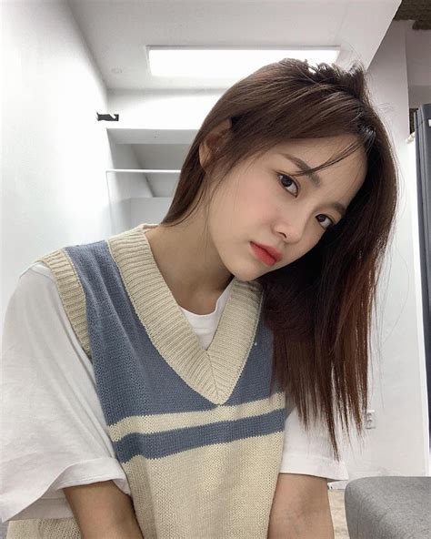 10 Chic Casual Outfits Worn By Business Proposal Actress Kim Sejeong