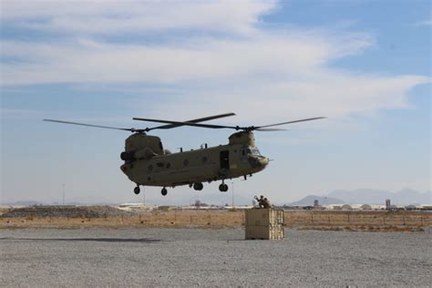 CH-47 Chinook: An Introduction – Loraine D. Nunley, Author