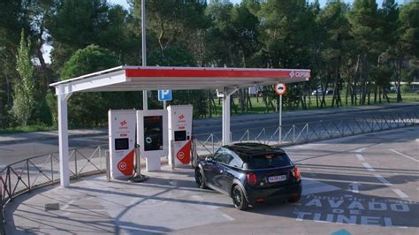 Cepsa Y Endesa Refuerzan Su Alianza En La Recarga De Coches Eléctricos