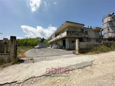 Capannone Via Gran Sasso Ancarano Rif Immobiliare It