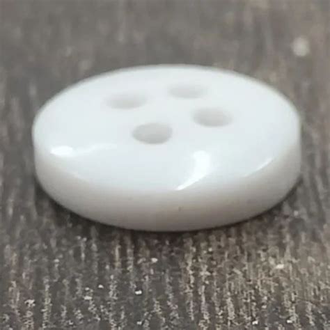 White Round Polyester Garment Button Size Dimension 18 Mm At Rs 18