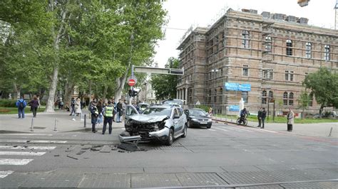 Video Kr I Lom U Centru Zagreba Sudarila Se Dva Taksija Tramvajski