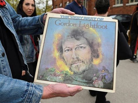 Hundreds Bid Farewell To Mr Canada Gordon Lightfoot In Orillia Mid