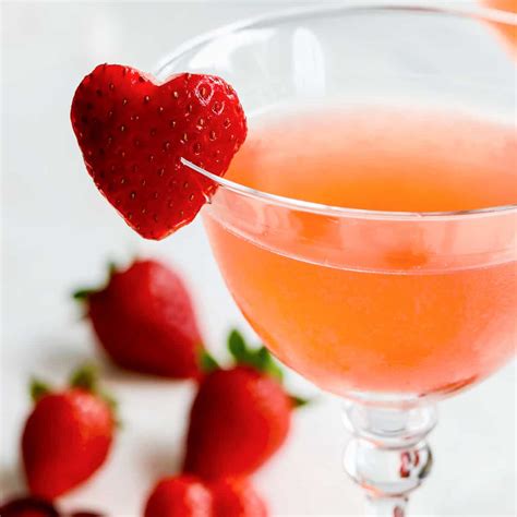 Strawberry Cocktails Recipe - Delicious Table