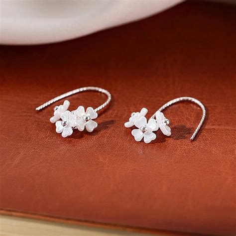 Hesroicy Pair Women Earrings Pearly Luster Three Flowers Cubic