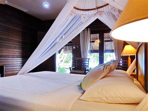 Raja Ampat Dive Lodge Reviews & Specials - Bluewater Dive Travel