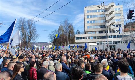 Nezadovoljni radom Kristijana Šmita Okončan protest ispred sjedišta