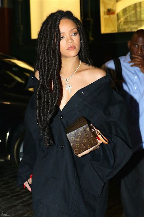 Pin By Donna Byrd On Riri Navynow Rihanna Outfits Faux Locs