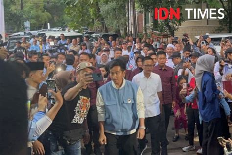 Prabowo Gibran Berangkat Ke Lokasi Debat Kompak Pakai Jaket