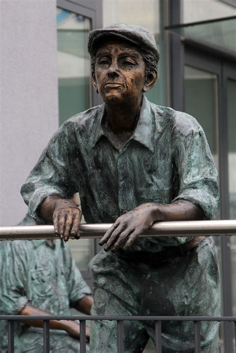 Skulpturen Statuen von Männern in der Stadt Thun im Bern Flickr